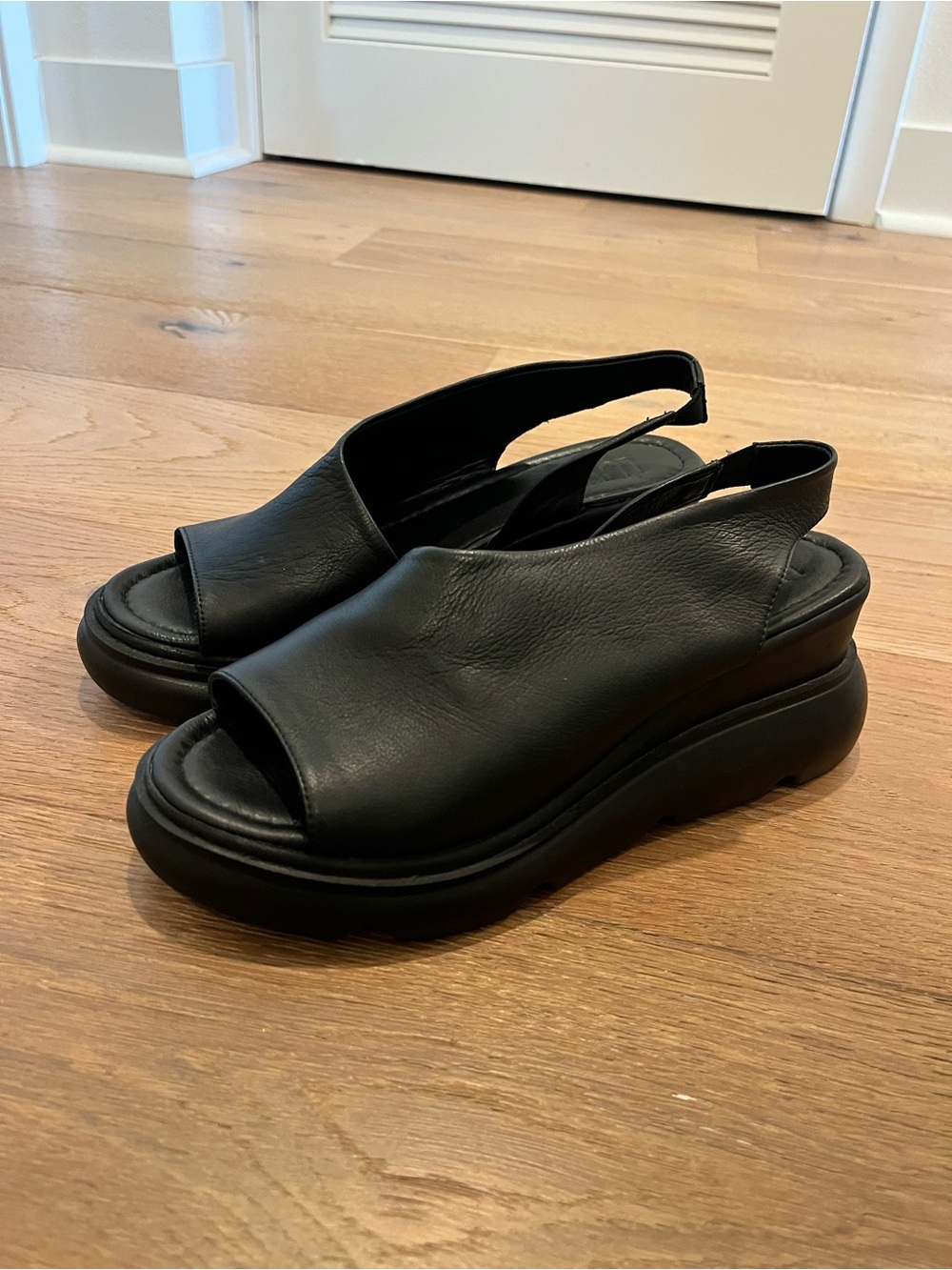 Agusto Leather Platform Sandal Forever & Always Minimalist Shoes size 39 (8.5)